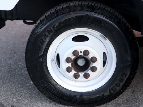 Used 2016 Ford E-350 and Econoline 350 Super Duty w/ A/C Prep Package image 23