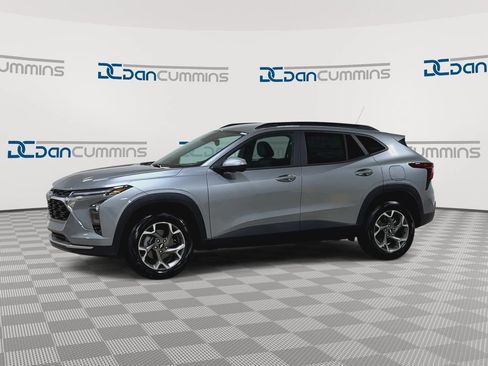 New 2026 Chevrolet Trax LT w/ LT Convenience Package FWD image 6
