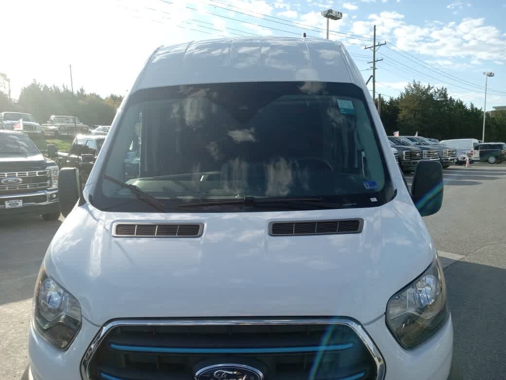 Used 2023 Ford E-Transit 148 High Roof Extended RWD image 2