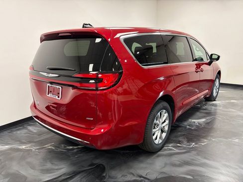 New 2026 Chrysler Pacifica Select AWD/4WD image 20