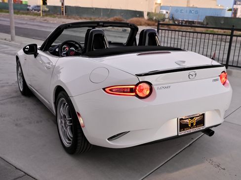 Used 2017 MAZDA MX-5 Miata Club image 5