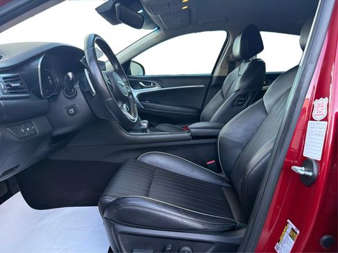 Used 2022 Genesis G70 3.3T RWD image 9