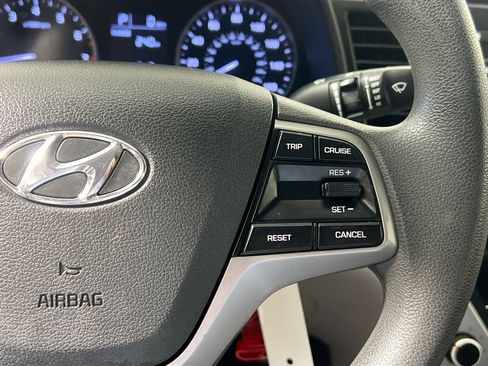 Used 2017 Hyundai Elantra SE image 16