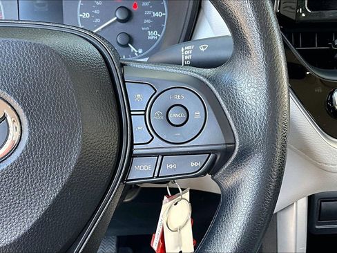 Used 2024 Toyota Corolla Cross L image 11