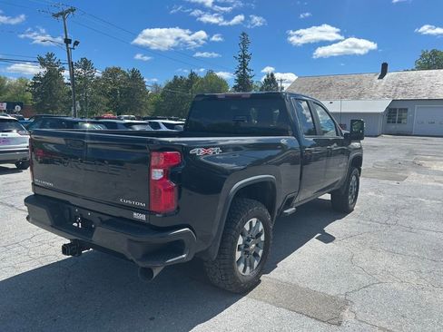 Used 2022 Chevrolet Silverado 2500 LT w/ Convenience Package AWD/4WD image 2