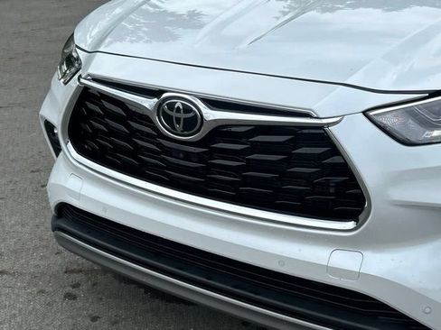 Used 2022 Toyota Highlander Platinum AWD/4WD image 14