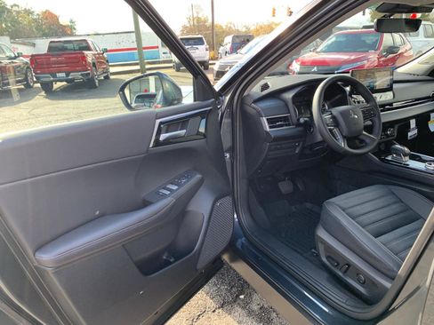 New 2025 Mitsubishi Outlander SE image 6