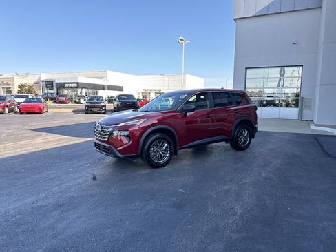 Used 2025 Nissan Rogue S FWD image 2
