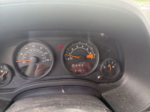 Used 2014 Jeep Patriot Latitude AWD/4WD image 7
