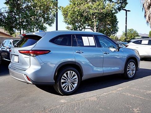 Used 2023 Toyota Highlander Platinum FWD image 8