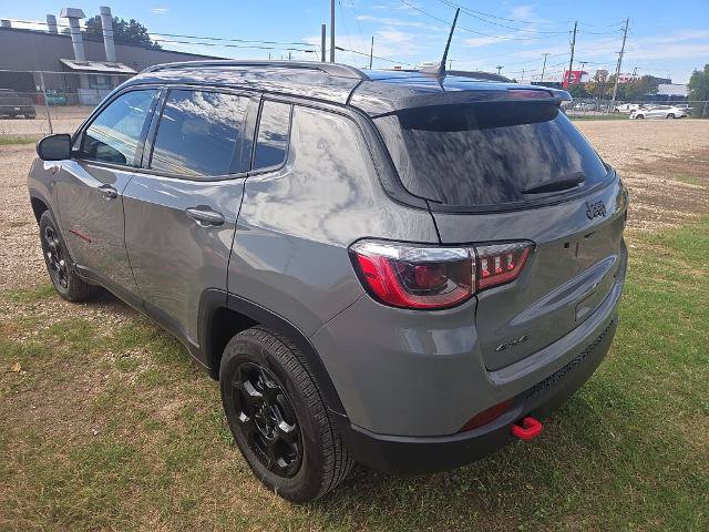 Used 2024 Jeep Compass Trailhawk AWD/4WD image 3