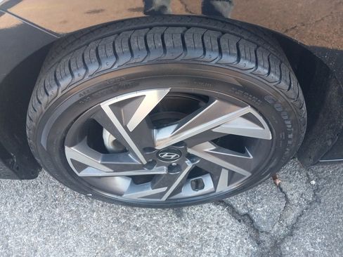 Used 2024 Hyundai Elantra SEL w/ Convenience Package image 32