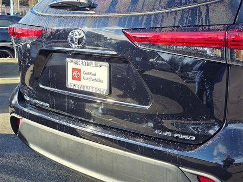 Certified 2022 Toyota Highlander XLE image 13