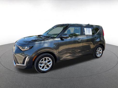 Used 2025 Kia Soul LX w/ LX Technology Package FWD image 4
