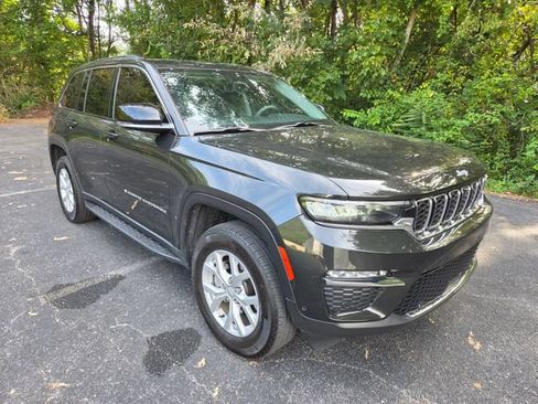 Used 2023 Jeep Grand Cherokee Limited w/ Luxury Tech Group II AWD/4WD image 3