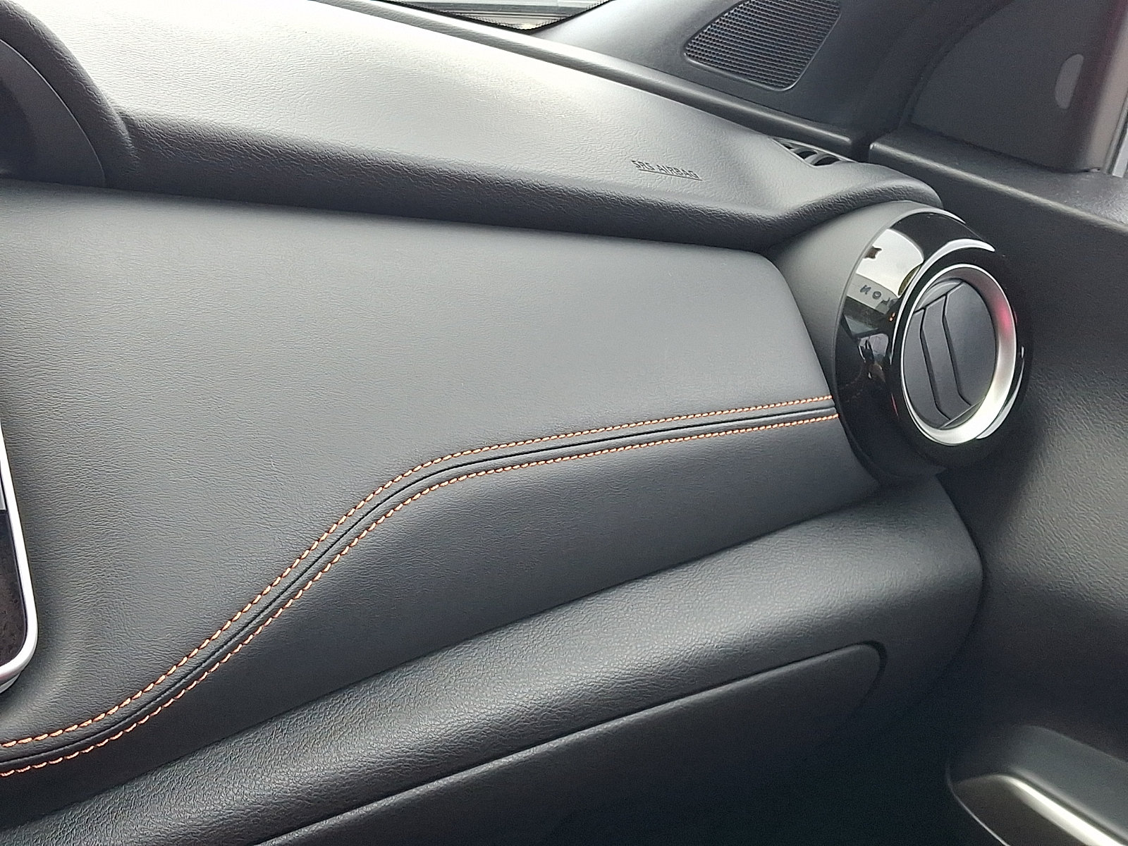 Used 2019 Nissan Kicks SR w/ SR Premium Package FWD image 26