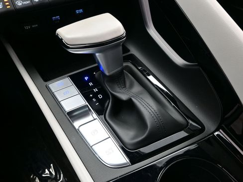 Used 2023 Hyundai Elantra Limited image 21