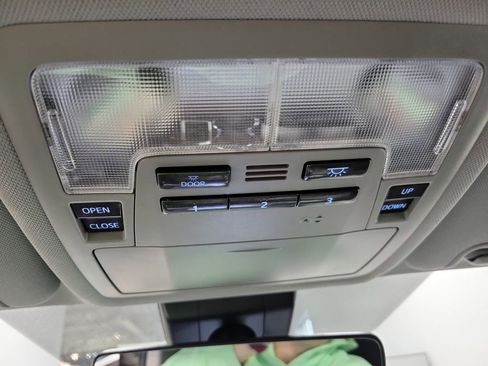 Used 2019 Toyota Highlander XLE image 46