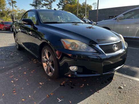 Used 2010 Lexus IS 250C image 2