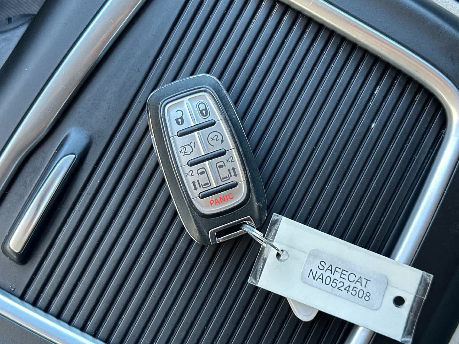 Used 2024 Chrysler Pacifica Touring-L FWD image 30