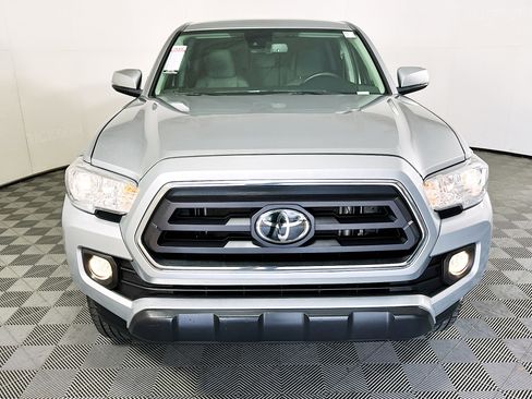 Used 2022 Toyota Tacoma SR5 w/ Technology Package RWD image 8
