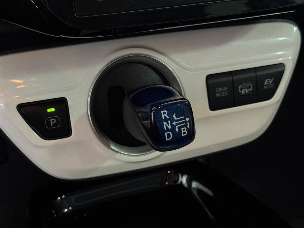 Used 2018 Toyota Prius Prime Advanced FWD image 17