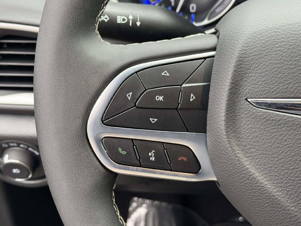 Used 2026 Chrysler Pacifica Select FWD image 21