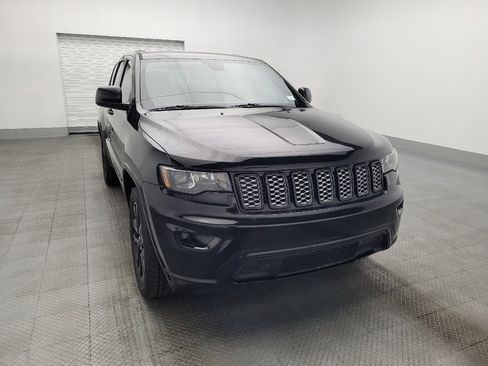Used 2018 Jeep Grand Cherokee Altitude image 14
