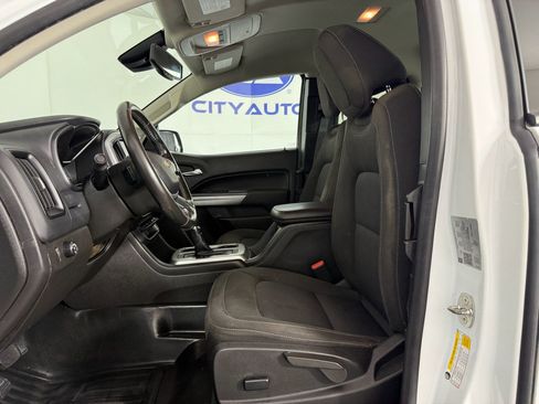 Used 2022 Chevrolet Colorado LT w/ Fleet Safety Package image 18