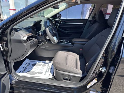 Used 2023 Nissan Altima 2.5 SV AWD/4WD image 16