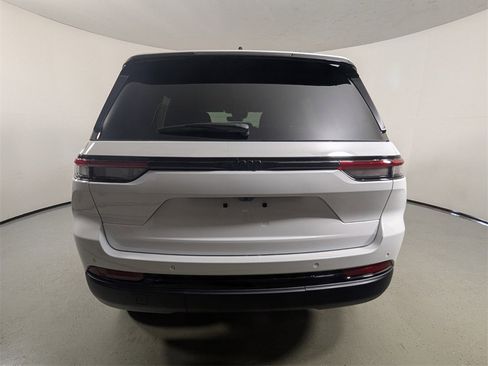 New 2025 Jeep Grand Cherokee Altitude image 6