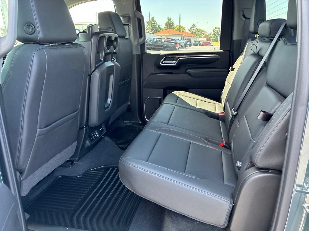 Used 2026 Chevrolet Silverado 3500 LTZ AWD/4WD image 14