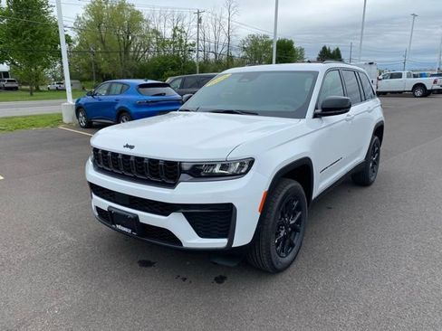 Used 2026 Jeep Grand Cherokee Altitude AWD/4WD image 1