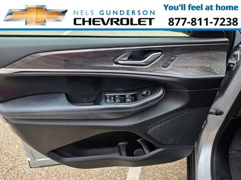 Used 2024 Jeep Grand Cherokee Limited AWD/4WD image 17