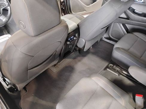 Used 2021 Chevrolet Traverse LT FWD image 42