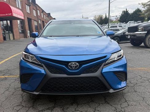 Used 2020 Toyota Camry SE image 2