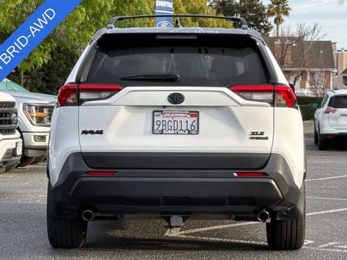 Used 2022 Toyota RAV4 LE image 5