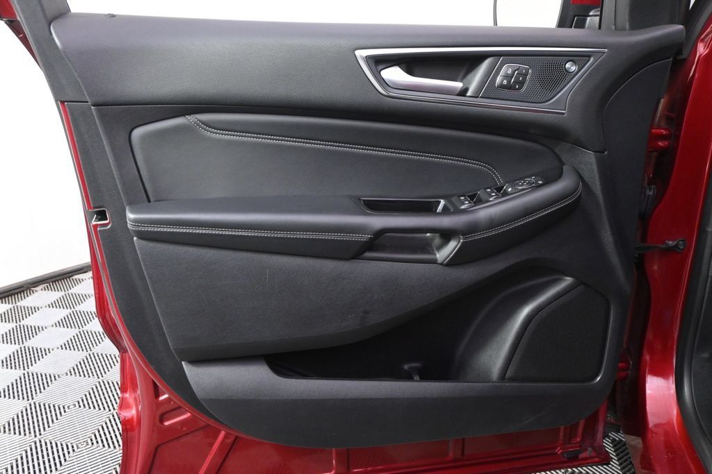 Used 2019 Ford Edge Titanium FWD image 22
