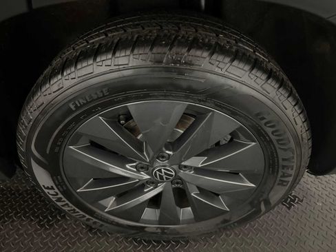 Certified 2022 Volkswagen Taos S image 9