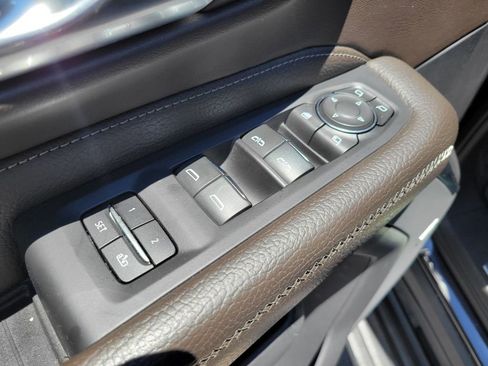 Used 2023 GMC Yukon Denali AWD/4WD image 19