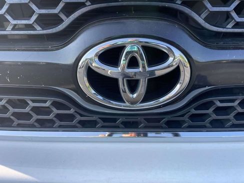 Used 2011 Toyota Tacoma PreRunner w/ SR5 Pkg #2 RWD image 3