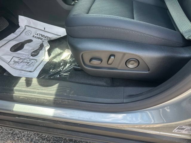 New 2026 Chevrolet Equinox LT w/ Convenience Package II FWD image 17
