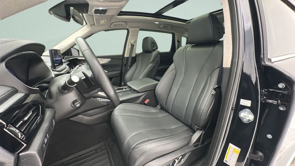 Used 2025 Acura MDX SH-AWD image 14