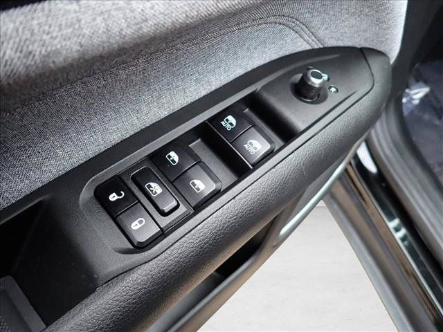 Used 2023 Jeep Compass Latitude AWD/4WD image 14