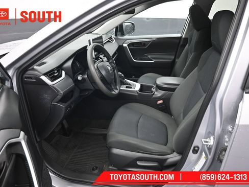 Used 2023 Toyota RAV4 LE AWD/4WD image 9