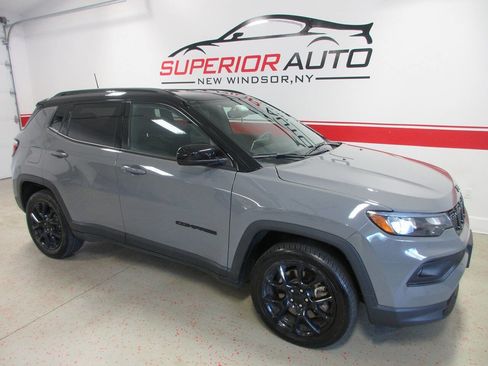 Used 2023 Jeep Compass Latitude w/ Convenience Group AWD/4WD image 6
