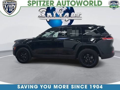 Used 2025 Jeep Grand Cherokee Altitude AWD/4WD image 7
