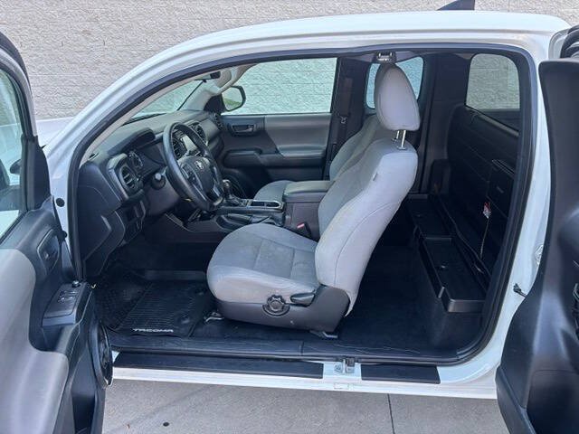 Used 2016 Toyota Tacoma SR RWD image 6
