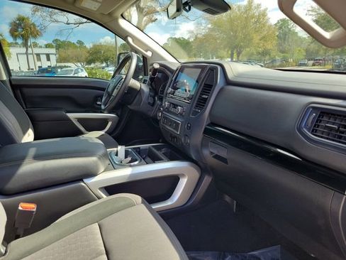 Used 2024 Nissan Titan SV w/ SV Convenience Package RWD image 30