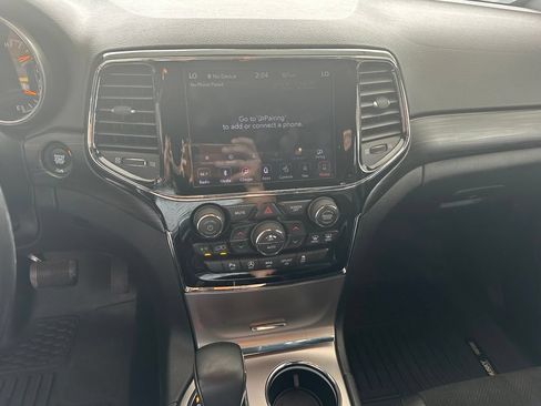 Used 2019 Jeep Grand Cherokee Laredo w/ Laredo X Package RWD image 22